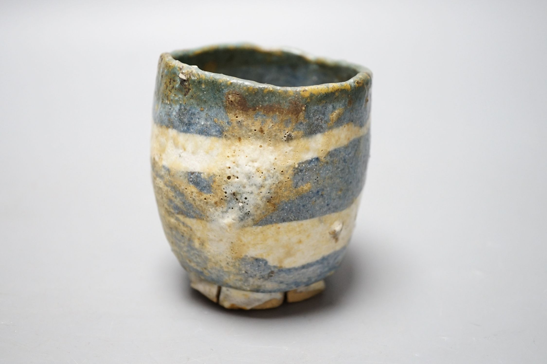 Ewen Henderson (1934-2000), a hand-built mixed laminated clay unomi, 9cm tall